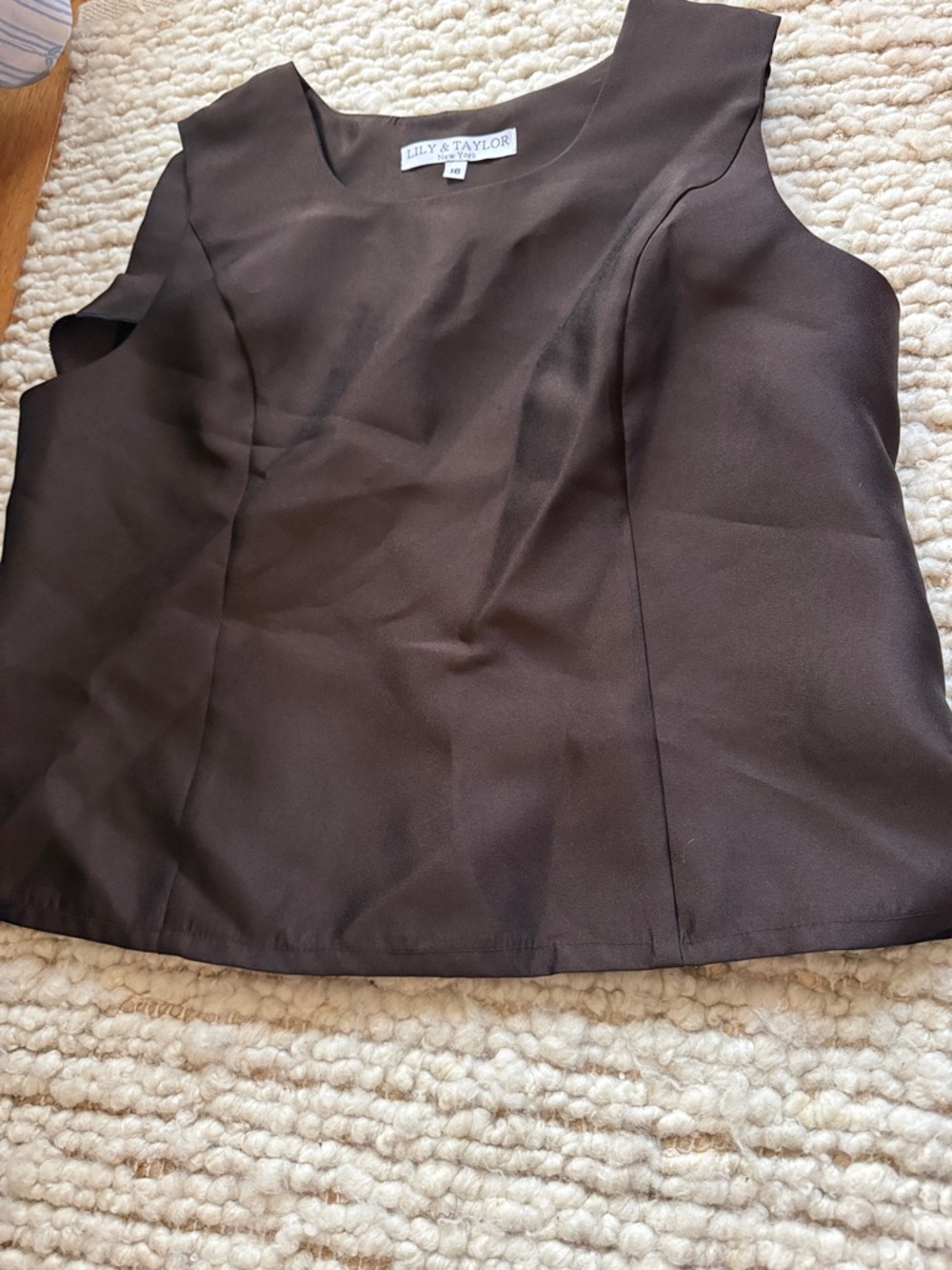 🤎NEW Lily & Taylor NYC Brown Sleeveless Boatneck Women's Top - Picture 2 of 5